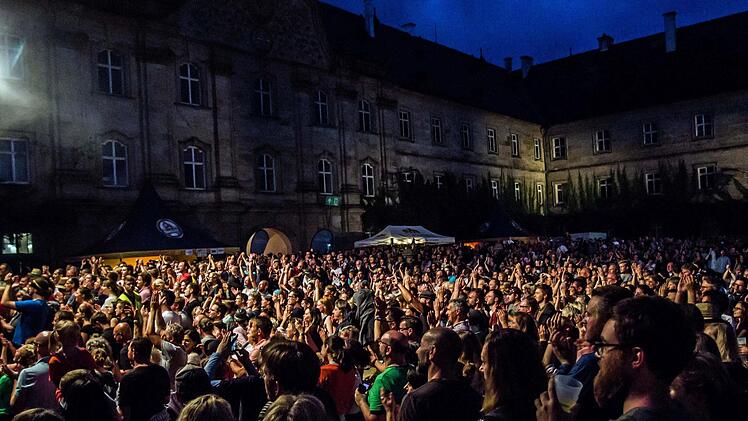 LaBrassBanda begeistert in Tambach . Foto: Jochen Berger