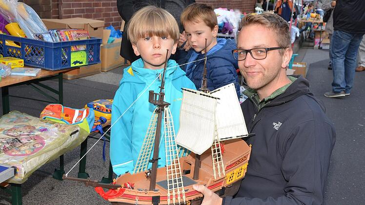 Eindrücke vom Kinderflohmarkt. Foto: Peter Rauch