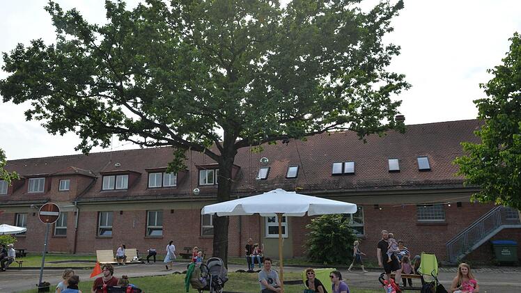 Abgeblitzt: Der Antrag der GAL,  die Initiative für ein soziokulturelles Zentrum in der Lagarde-Kaserne mit 50.000 Euro zu fördern, wurde abgelehnt. Auch die Flüchtlingsinitiative  "Freund statt Fremd" ging leer aus.   Die Mehrheit sträubte sich gegen die Übernahme von Aufgaben des Staates für die Integration.  Foto: Ronald Rinklef
