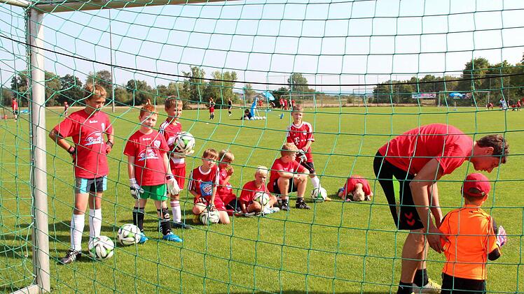 Torwarttraining mit Felix Hörrlein, dem großen Vorbild Foto: Johanna Blum