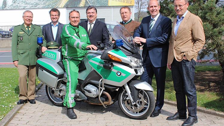 Die Verantwortlichen der Motorradsternfahrt (von links): Polizeipräsident Reinhard Kunkel, Eventmanager Michael Schmidt, Uwe Leonhardt, Landrat Klaus Peter Söllner, Oberbürgermeister Henry Schramm, Brauerei-Vorstand Markus Stodden und Marketingleiter Andreas Eßer. Foto: Anna Lochner