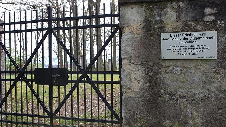 Der Eingang zum Friedhof Foto: Evi Seeger