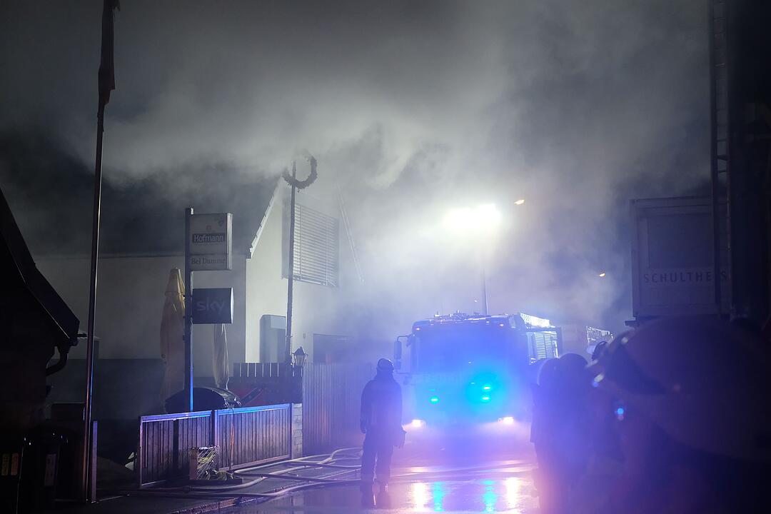 Nürnberger Gaststätte geht in Flammen auf: Anwohner evakuiert