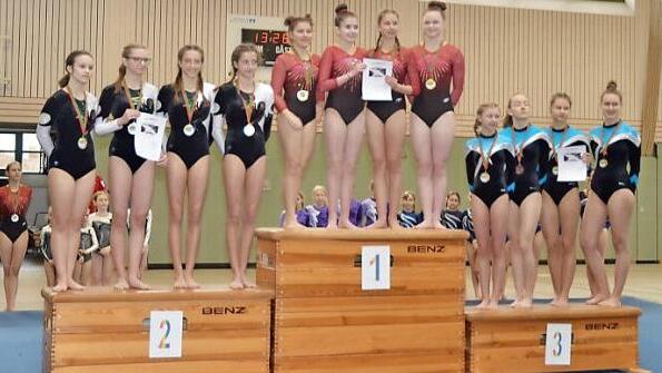 Die Sieger der Wettkampfklasse 15: TSV Stockheim (2. Platz), TV Coburg-Ketschendorf II (1. Platz) und TS Kronach (3. Platz) Fotos: Karl-Heinz Hofmann