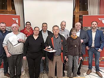 Die NGG ehrte treue Mitglieder (von links): Timo Schneider (NGG), Luitpold Hohner, Susanne Natter (NGG), Michaela Wiegand (Sprecherin NGG Ortsstelle Westoberfranken), Gerhard Seifert, Ernst Patz, Klaus Bogacki, Erika Freibott, Robert Linhardt, Mar...