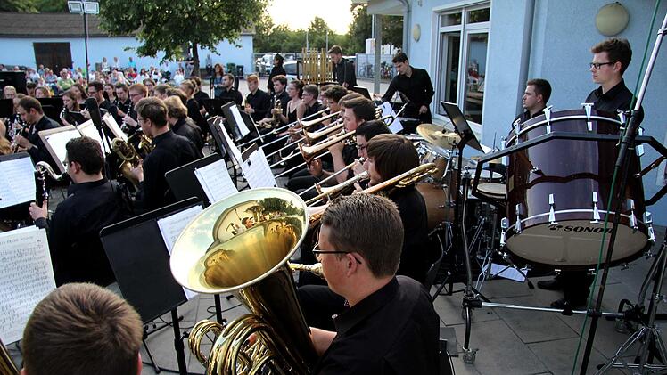 Impressionen vom Open-Air-Konzert der Stadtjugendkapelle     Foto: Richard Sänger
