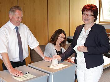 Die Euerdorfer Bürgermeisterin Patricia Schießer am Sonntag bei der Stimmabgabe. Foto: Ralf Ruppert