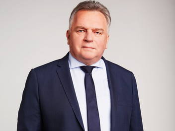 Günther Krause - der ehemalige Bundesverkehrsminister zieht im Januar 2020 in das RTL-Dschungelcamp. Foto: TVNOW/Arya Shirazi