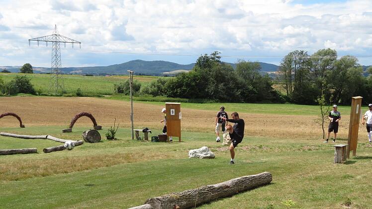 18 Bahnen mussten in Grundfeld bei den 1. Obermain Open im Fußballgolf zweimal gespielt werden. Fotos: Monika Schütz