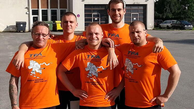 Zurück in Coburg: Da traten die fünf noch beim Nachtlauf an.