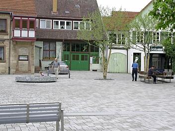 Der Zuspruch auf dem sanierten Viehmarkt ist "unter normalen Umständen" noch verhalten.  Fotos: Winfried Ehling