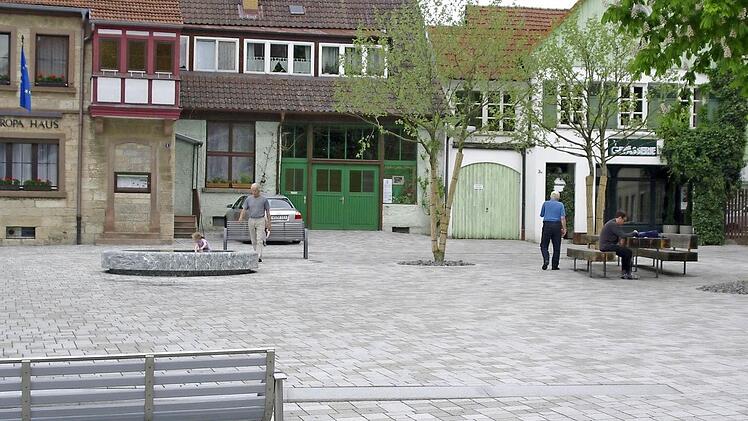 Der Zuspruch auf dem sanierten Viehmarkt ist "unter normalen Umständen" noch verhalten.  Fotos: Winfried Ehling