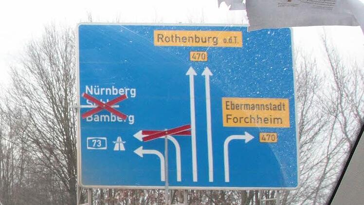 Deutlich zu erkennen: Die Auffahrt nach Bamberg ist gesperrt.  Foto: Andreas Schmitt