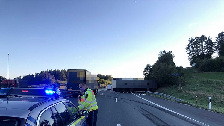 Auf der A9 bei Pegnitz kommt es zu erheblichen Verkehrsbehinderungen. Foto: Bauernfeind/News5
