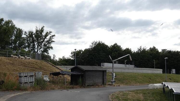 Der Zeiler Stadtrat beschloss, dass der Kl&auml;rschlamm aus der Gemeinschaftskl&auml;ranlage Zeil-Sand in Zukunft durch das Landkreisprojekt entsorgt wird. und trat dem Zweckverband bei.  Christian Licha