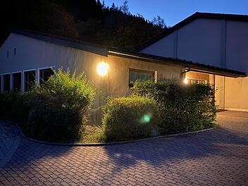 Die Gemeinde Wilhelmsthal will die Mehrzweckhalle in Steinberg in ein "besseres Licht" setzen. Mit einer hohen Förderung sollen Verbesserungen für den sportlichen Bereich erzielt werden.  Michael Wunder