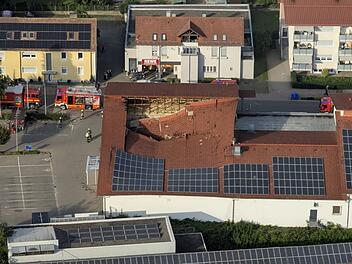 Zwei Schwerverletzte bei Einsturz von Supermarktdach