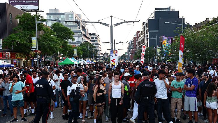 Sch&uuml;sse bei Salsa-Festival in Toronto