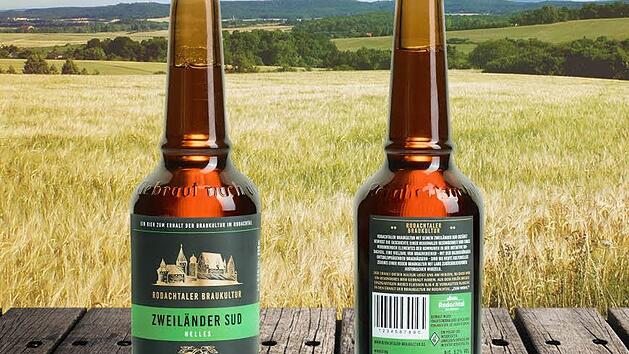 Wer sich einen Flasche vom "Zweil&auml;nder Sud" g&ouml;nnt, unterst&uuml;tzt die kleinen Brauh&auml;user in der Initiative Rodachtal. Dort wurde auch das Bild f&uuml;r den Werbeauftritt geschossen - versicherte zumindest Martin Finzel bei der Vorstellung des Etiketten-Designs. Grafik: Initiative Rodachtal
