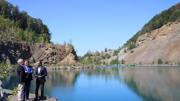 Beeindruckende Kulisse: die "blaue Lagune". Foto: Jürgen Gärtner