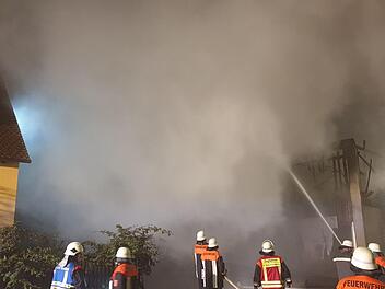 Eine Schreinerei in Mittelfranken stand am Donnerstagmorgen in Flammen. Symbolbild: Fechner/News5