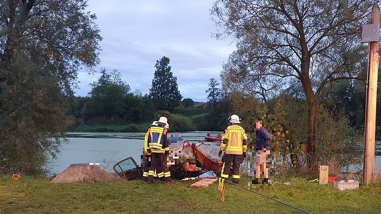 Auto aus Baggersee gezogen: Fahrer kann nur tot geborgen werden