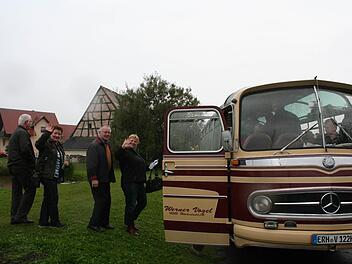 Im Nostalgiebus ging die Reise durch den Aischgrund.  Fotos: Evi Seeger