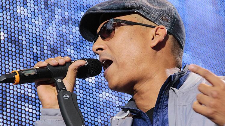 Xavier Naidoo machte seine Fans am Samstag im Forchheimer Jahnstadion glücklich. Foto: Josef Hofbauer