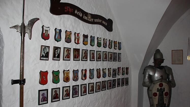 Porträts und Wappen der "Heimgerittenen" Foto: Friedwald Schedel