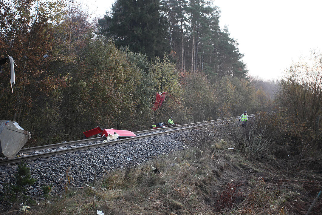 Tagbilder: Zugunglück in der Oberpfalz