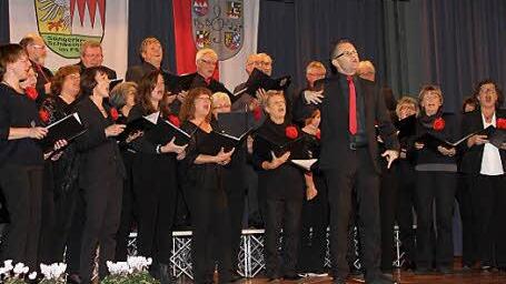 Bernhard Oberländer hier als Solist mit dem "d `accord" Projektchor des Sängerkreises.