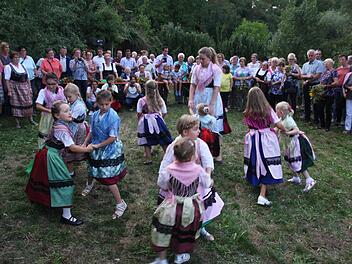 Die örtliche Kindertanzgruppe des FSV unterhielt beim Jubiläum.Franz Galster