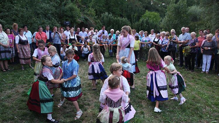Die örtliche Kindertanzgruppe des FSV unterhielt beim Jubiläum.Franz Galster