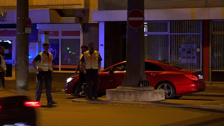 Nürnberg: Nach EM-Spiel - Polizei stoppt hupende Autos am Plärrer