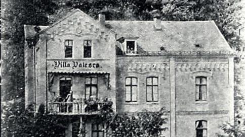 Die Villa Valesca am Neuen Weg  wurde 1945 durch Artilleriebeschuss schwer beschädigt und durch das dadurch verursachte Feuer zerstört.