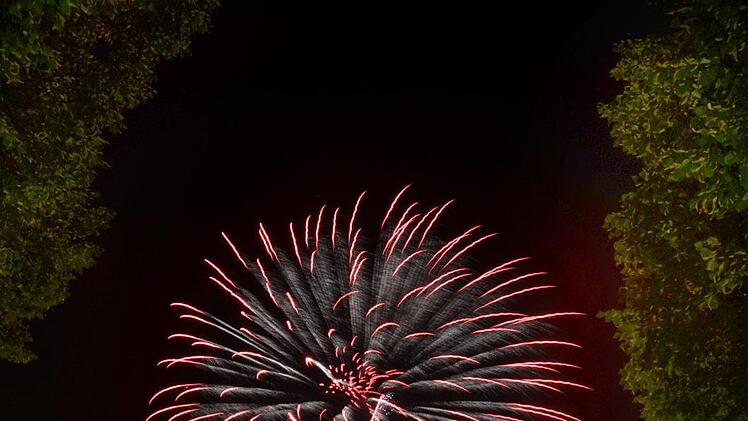 Grandioses Feuerwerk über dem Bad Bockleter Kurgarten.Peter Rauch