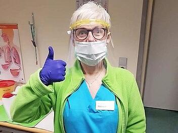 Arzthelferin Marion Hoberg mit dem Stirngestell Foto: privat