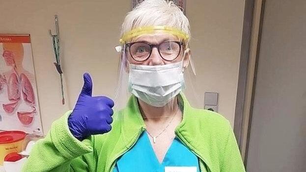Arzthelferin Marion Hoberg mit dem Stirngestell Foto: privat