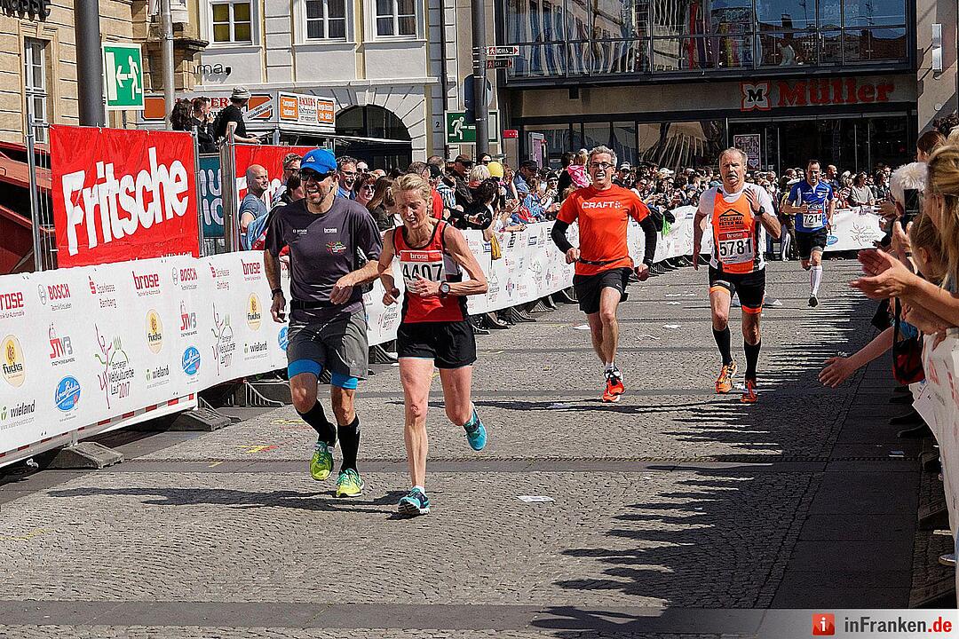 Weltkulturerbelauf 2017 in Bamberg: Der Zieleinlauf am Maxplatz