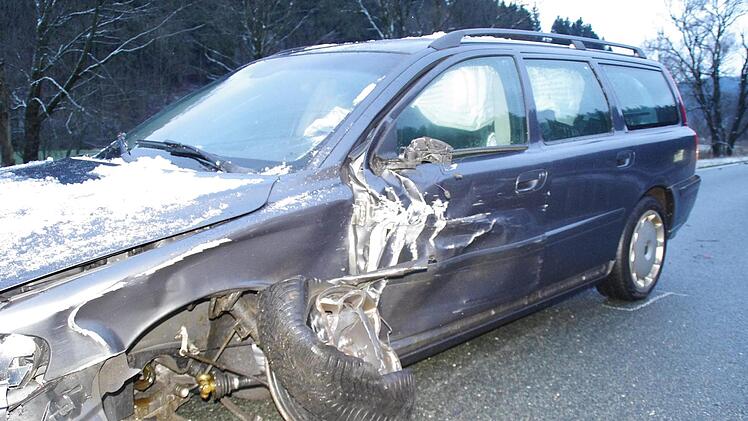 Schwer beschädigt wurde der entgegenkommende Wagen. Foto: Marco Meißner