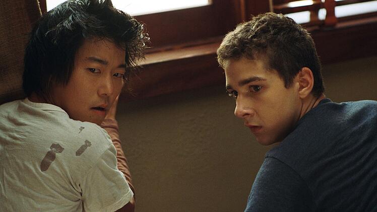 Freizeitbesch&auml;ftigung mit Nervenkitzel: Kale (Shia LaBeouf, rechts) und Ronnie (Aaron Yoo) wollen den b&ouml;sen Nachbarn Mr. Turner &uuml;berf&uuml;hren.