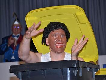 Arne Müller hat den "Mülltonnen-Blues", aber sonst geht es ihm ganz gut. Foto: Gabi Bertram