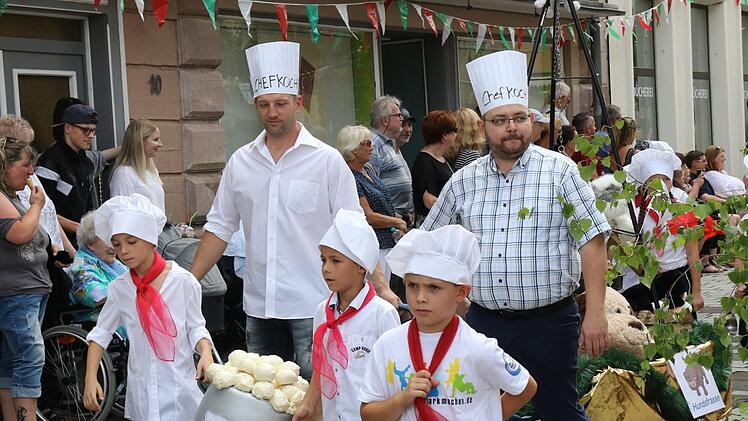 Beim 470. Neustadter Kinderfest zeigten  1400 Jungen und Mädchen tolle Darbietungen.  Foto: Michael Stelzner
