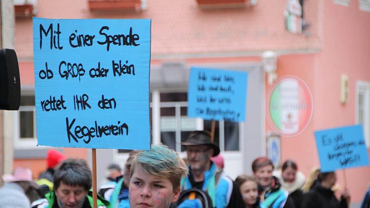 Beim Faschingsumzug im Februar machten die Kegler auf ihre Situation aufmerksam. Foto: Archiv/Ulrike Müller