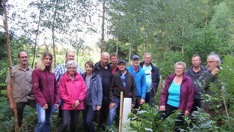 Unter der Leitung von Forstbetriebsleiter Jochen Manke von der Forstverwaltung Rupboden nahmen die Oberleichtersbacher Räte an einer Waldbegehung teil.  Foto: Wolfgang Saam