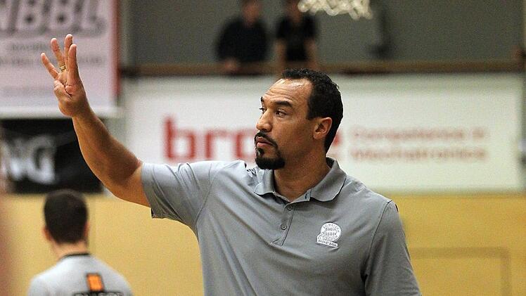 Der M&uuml;nchner Trainer Demond Greene ist mitnichten ein Unbekannter in Bamberger Basketballerkreisen. Er trug von 2007 bis 2009 das Trikot der Brose Baskets. Foto: sportpress