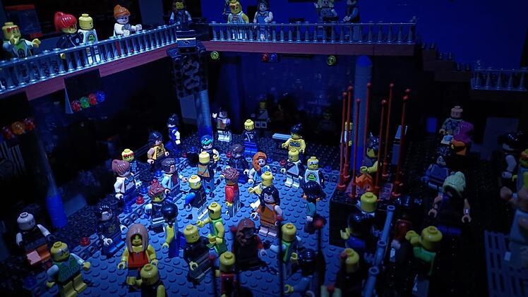 Fotostrecke: Legendärer fränkischer Nachtclub mit Legosteinen wieder zum Leben erweckt