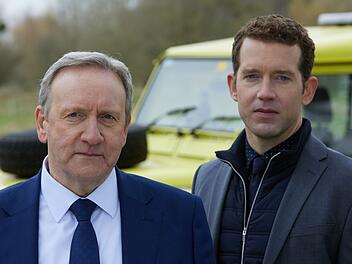 Ein eingespieltes Team: DCI John Barnaby (Neil Dudgeon, links) und DS Jamie Winter (Nick Hendrix) ermitteln in zwei neuen F&auml;llen.