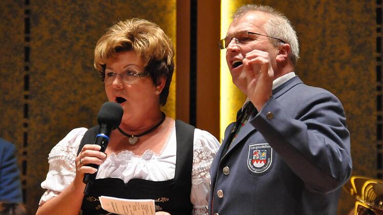 Richtig warm ums Herz konnte einem werden als Gabi Kanz und Edwin Schäfer das Muttergotteslied "Weiße Lilie" sangen.