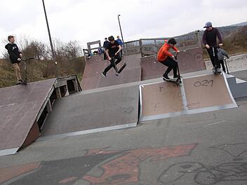 Die Skaterbahn am Pferdsfelder Weg ist gut in Schuss - und sie wird von Jugendlichen gern angenommen. Foto: Matthias Einwag